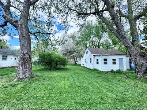 4928 Hughes Rd, Lansing, MI 48910