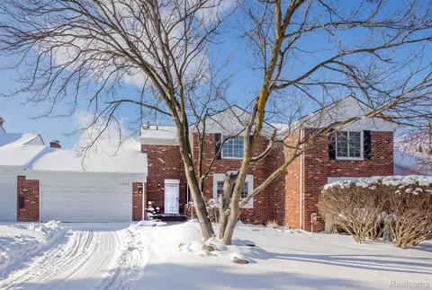 1524 Georgetown Dr #32, Bloomfield Hills, MI 48304