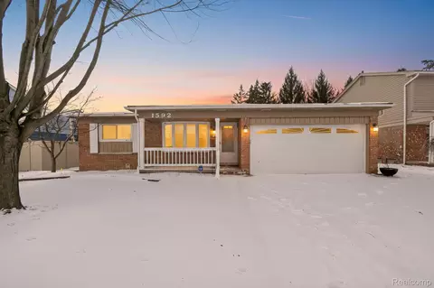 1592 Crimson Dr, Troy, MI 48083
