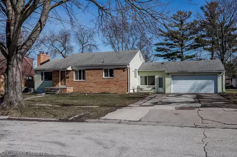 1022 17th St, Port Huron, MI 48060
