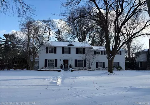3249 Bradway Blvd, Bloomfield Hills, MI 48301
