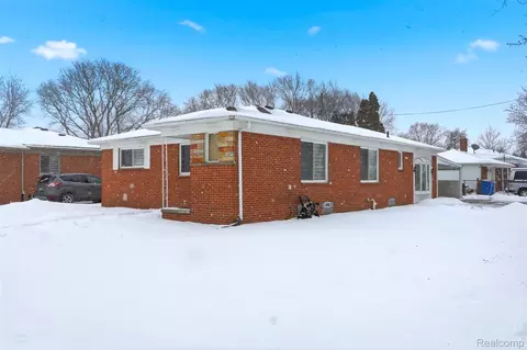 25961 Warrington St, Dearborn Heights, MI 48127