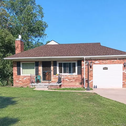 1002 Minnesota Ave, Troy, MI 48083