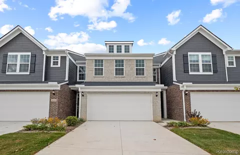 4066 Nottingham Cir, Independence, MI 48346