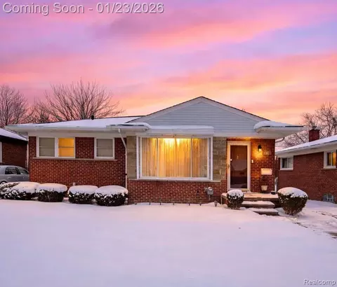19405 Rock St, Roseville, MI 48066
