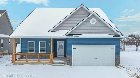 7453 Village Ct, Springfield, MI 48350