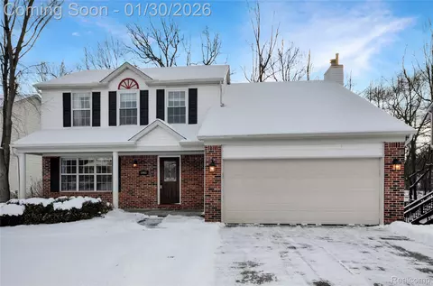 1041 Walloon Ct, Orion, MI 48360