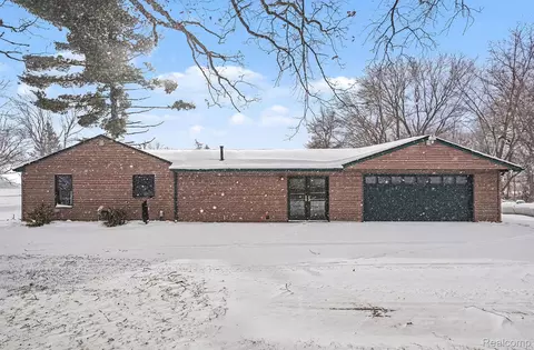 6252 State Rd, Shiawassee, MI 48414