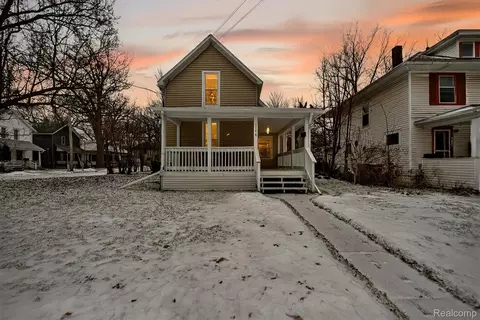 1128 Hickory St, Lansing, MI 48912