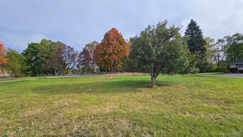 4022 Beecher Rd, Flint, MI 48532