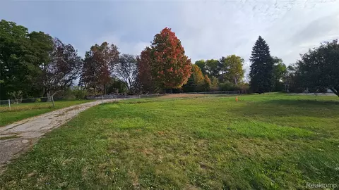 4022 Beecher Rd, Flint, MI 48532 photo 3