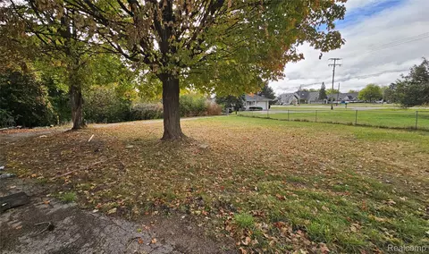 4022 Beecher Rd, Flint, MI 48532 photo 7