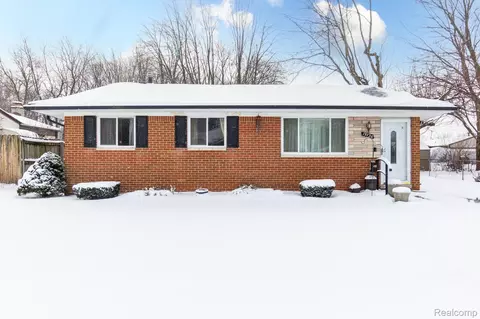 19736 Mckishnie St, Clinton Township, MI 48035