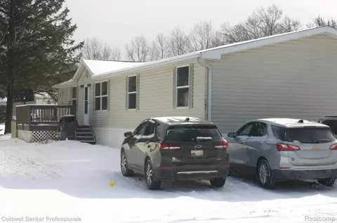 147 Pheasant Run St, Lapeer, MI 48446