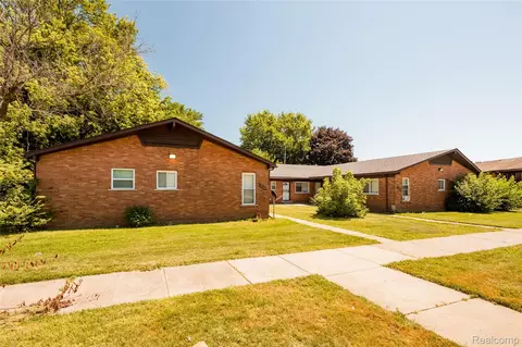 9500 Chalmers St, Detroit, MI 48213