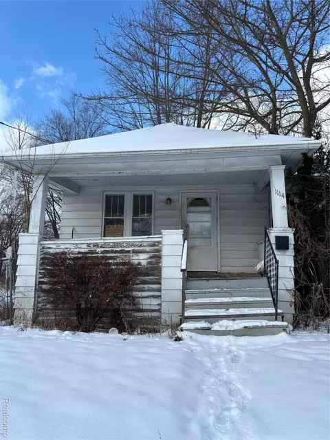 1114 Christopher St, Flint, MI 48503