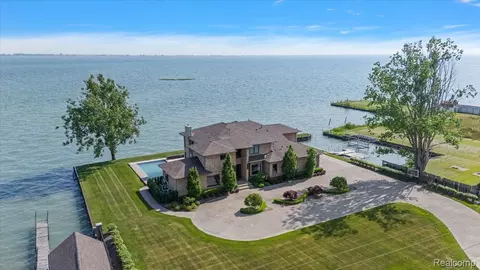 8349 Dixie Hwy, Ira, MI 48023