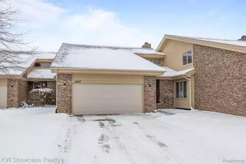 4687 Fairway Ct, Waterford, MI 48328