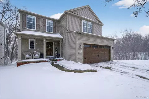 5120 Meadow Crest Cir, Grand Blanc, MI 48442