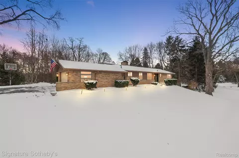 1420 Manderford Rd, Bloomfield Hills, MI 48304