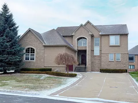 59779 Glacier Spring Dr S, Washington, MI 48094