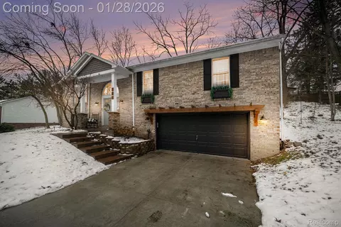 129 Saline River Dr, Saline, MI 48176