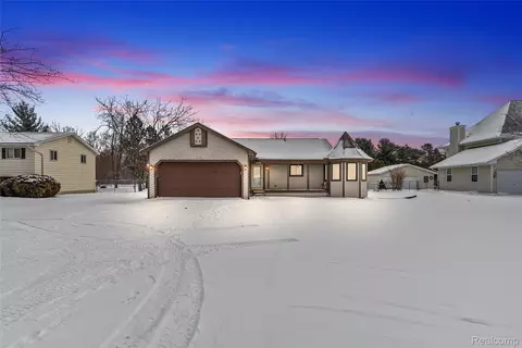 11096 N Jennings Rd, Vienna, MI 48420