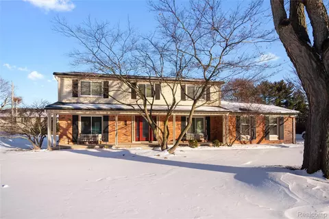 30586 Club House Ln, Farmington Hills, MI 48334