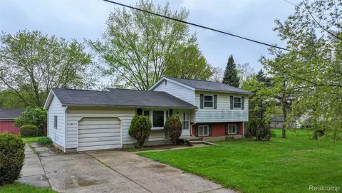 5244 Rood Rd, Holly, MI 48442