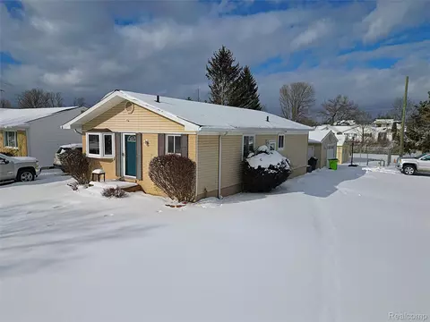 412 Cambridge Ave, South Lyon, MI 48178