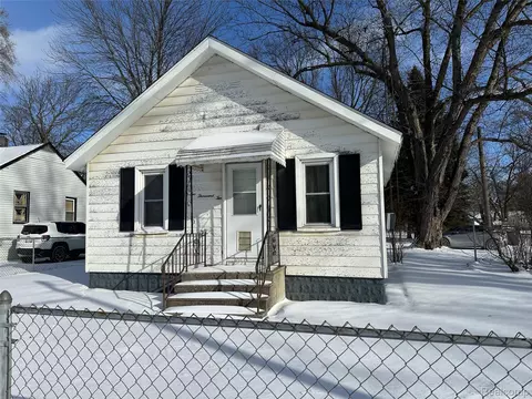 2002 Branch Rd, Flint, MI 48506