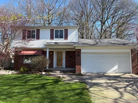 13842 Heritage St, Riverview, MI 48193