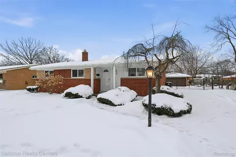 19978 Maplewood St, Livonia, MI 48152