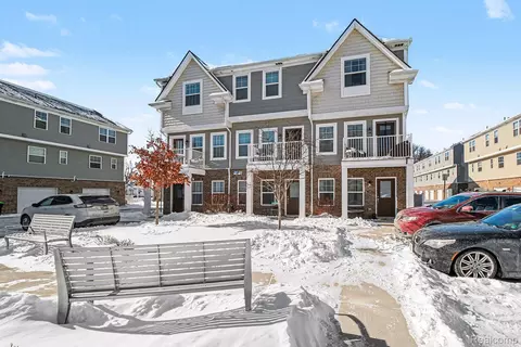 350 Jeff Keeton Dr, Hazel Park, MI 48030