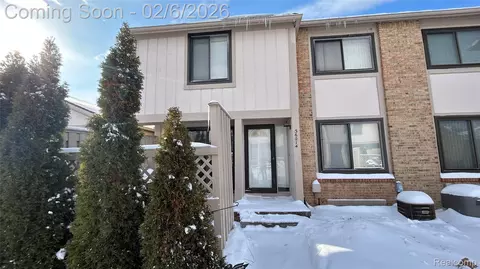 36014 Chapel Ct #27, Clinton Township, MI 48035