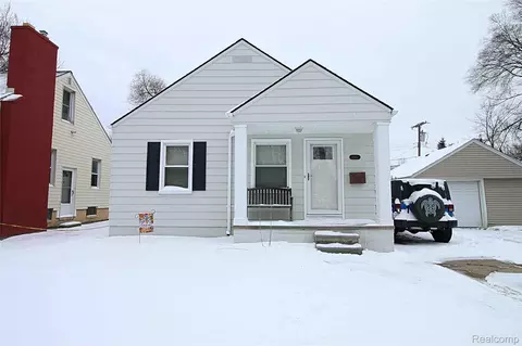 2223 Ridgemont Rd, Grosse Pointe Woods, MI 48236