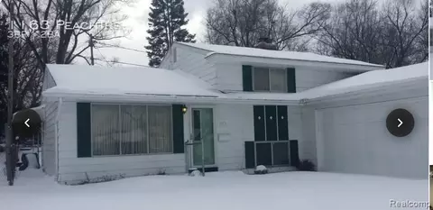 1163 Peachtree Dr, Mount Morris, MI 48458