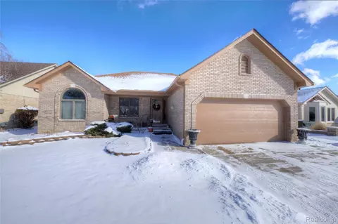 46822 Springhill Dr, Shelby Township, MI 48317