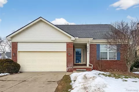3044 Talon Cir, Orion, MI 48360