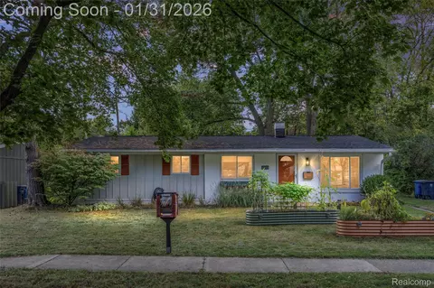 2711 Canterbury Rd, Ann Arbor, MI 48104
