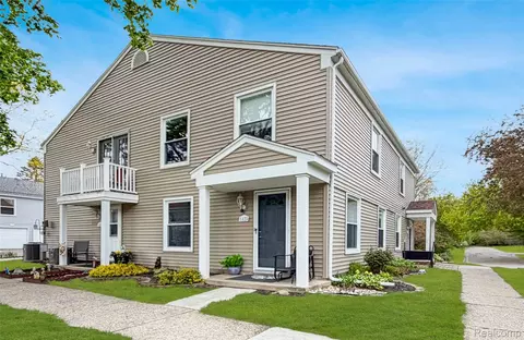 1425 Hobnail Ct, Davison, MI 48423