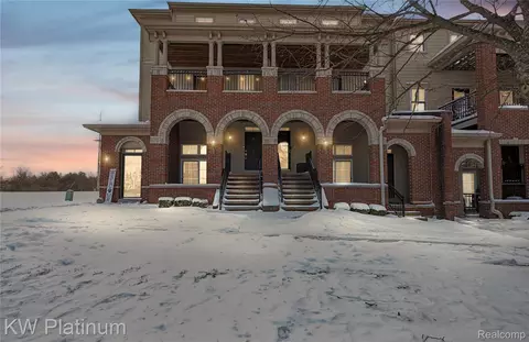 3996 Forester Blvd, Auburn Hills, MI 48326