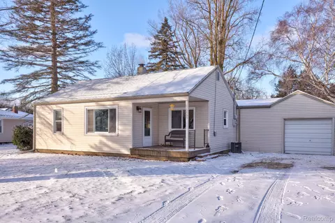 5465 Johnson Rd, Flushing, MI 48433