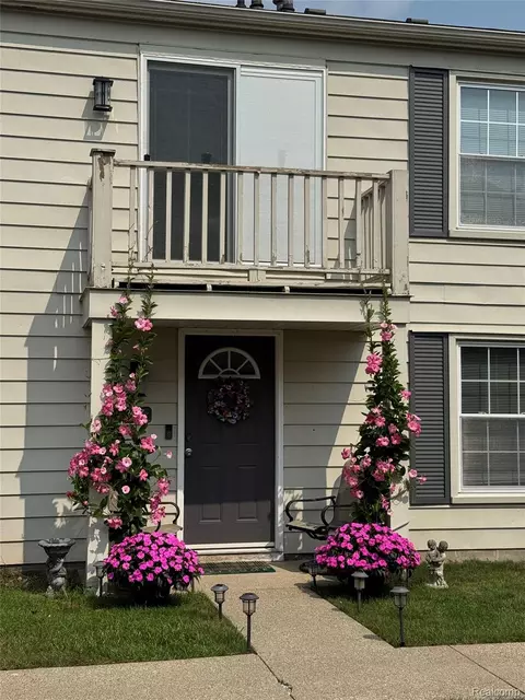 2627 Thornbrier Ct #3D, Orion, MI 48430