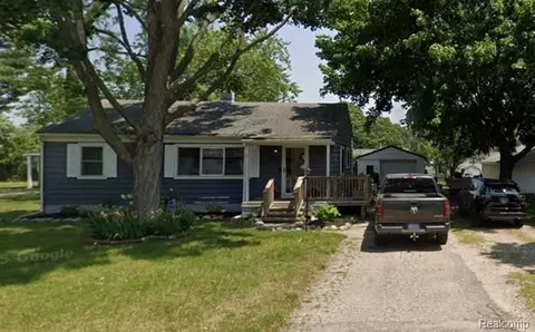 2082 Kohler St, Waterford, MI 48329
