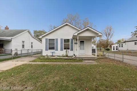 35833 Farragut Ave, Westland, MI 48186