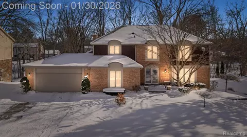 31114 N Park Dr, Farmington Hills, MI 48331