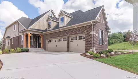 8236 Stoney Creek Dr, Green Oak, MI 48178