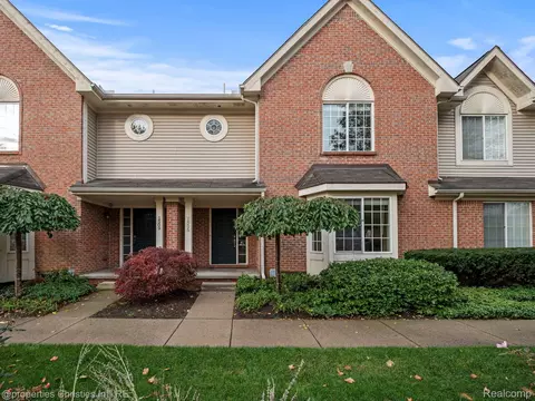 1505 Anne Dr, Royal Oak, MI 48067