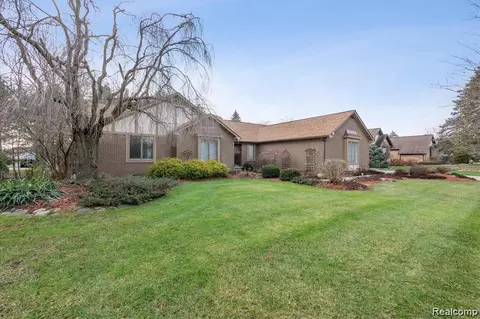 2411 Lassiter Dr, Rochester Hills, MI 48309